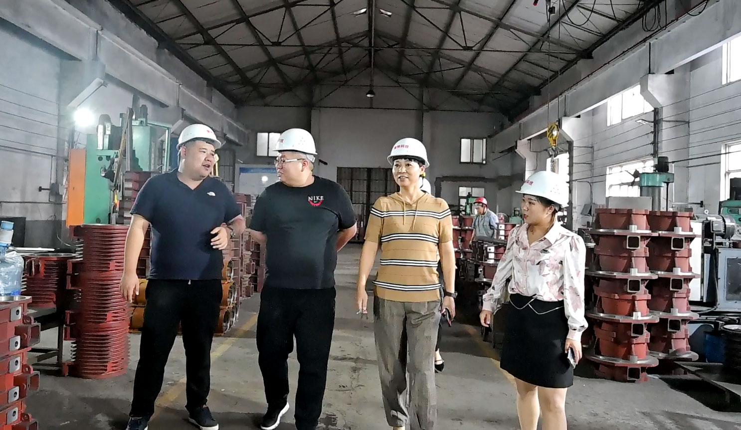 精準(zhǔn)服務(wù)骨料制砂行業(yè)，河南豫特機(jī)械高能效STS水平橢圓振動篩填補(bǔ)行業(yè)空白！